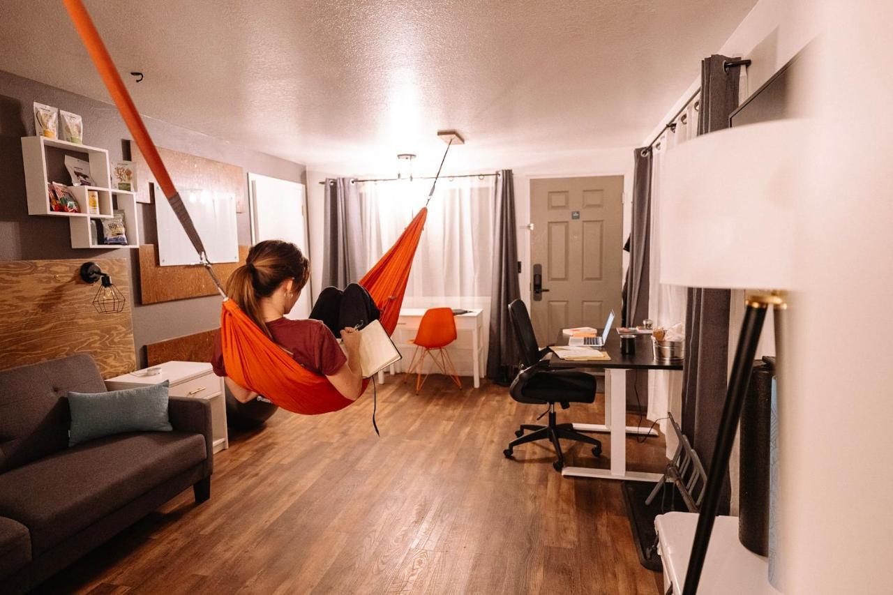 Loge Bend Hotel Екстериор снимка