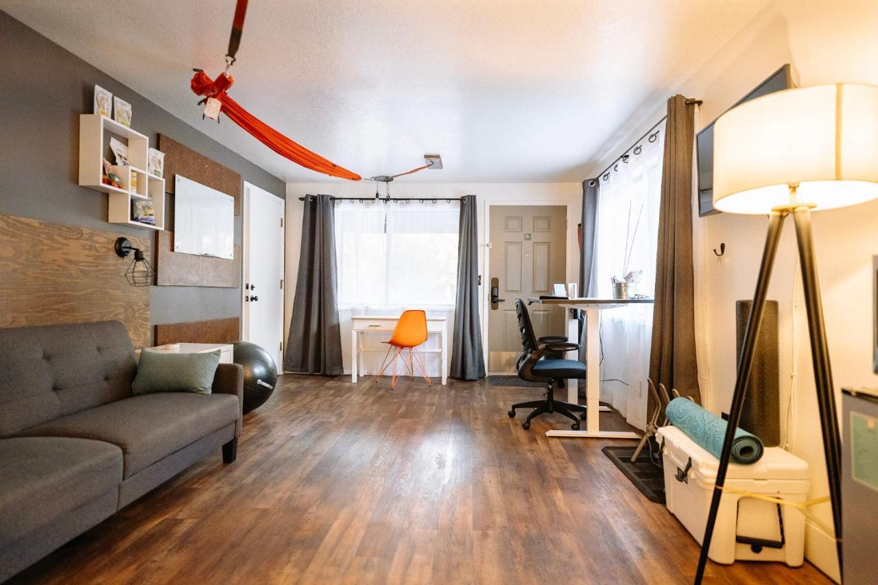 Loge Bend Hotel Екстериор снимка