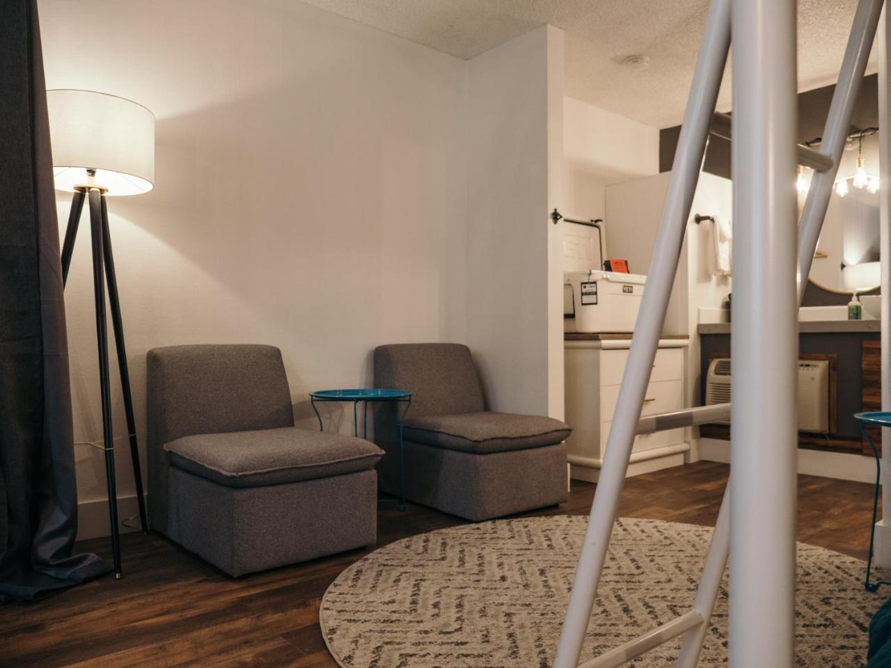 Loge Bend Hotel Екстериор снимка