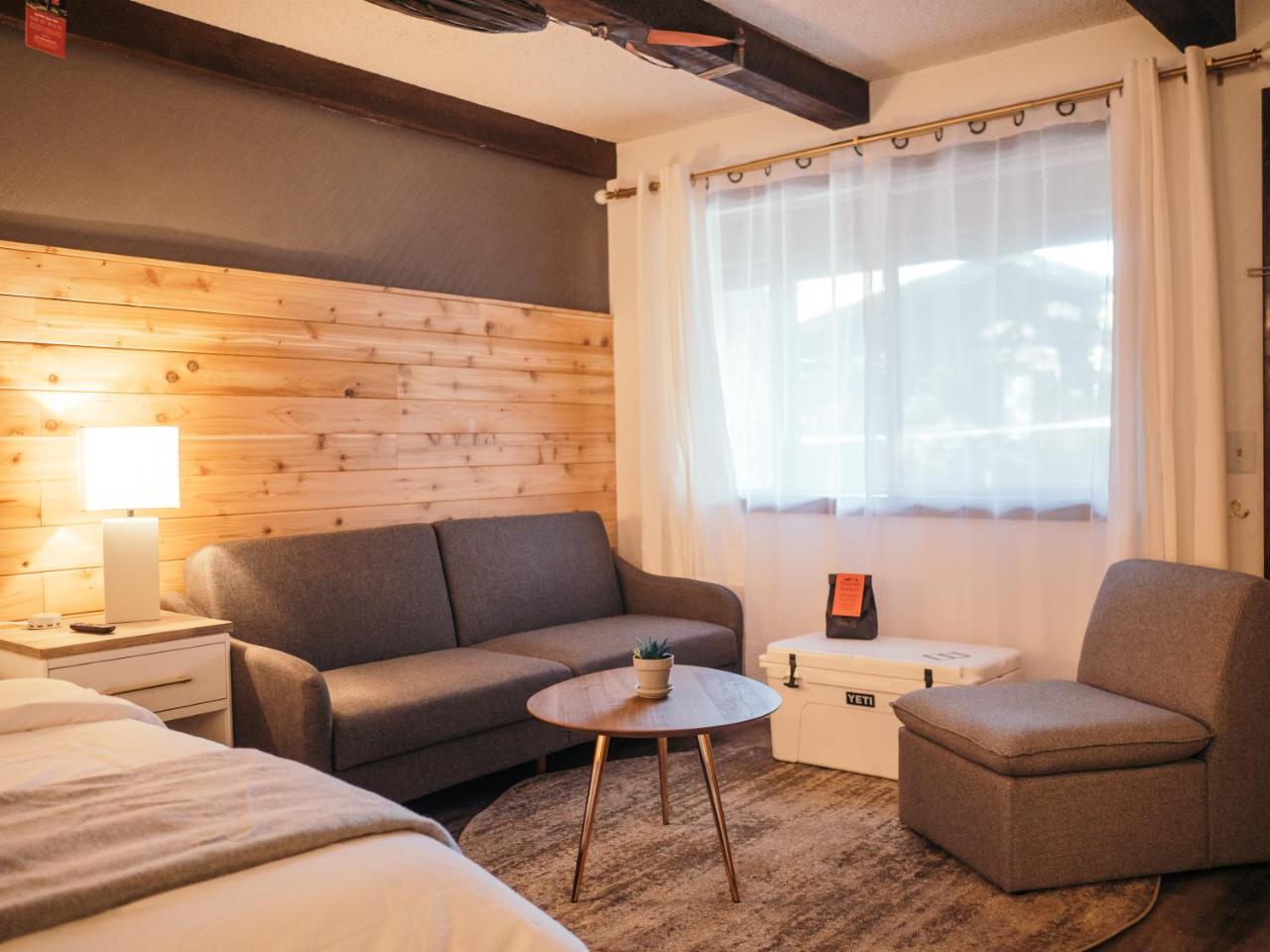 Loge Bend Hotel Екстериор снимка