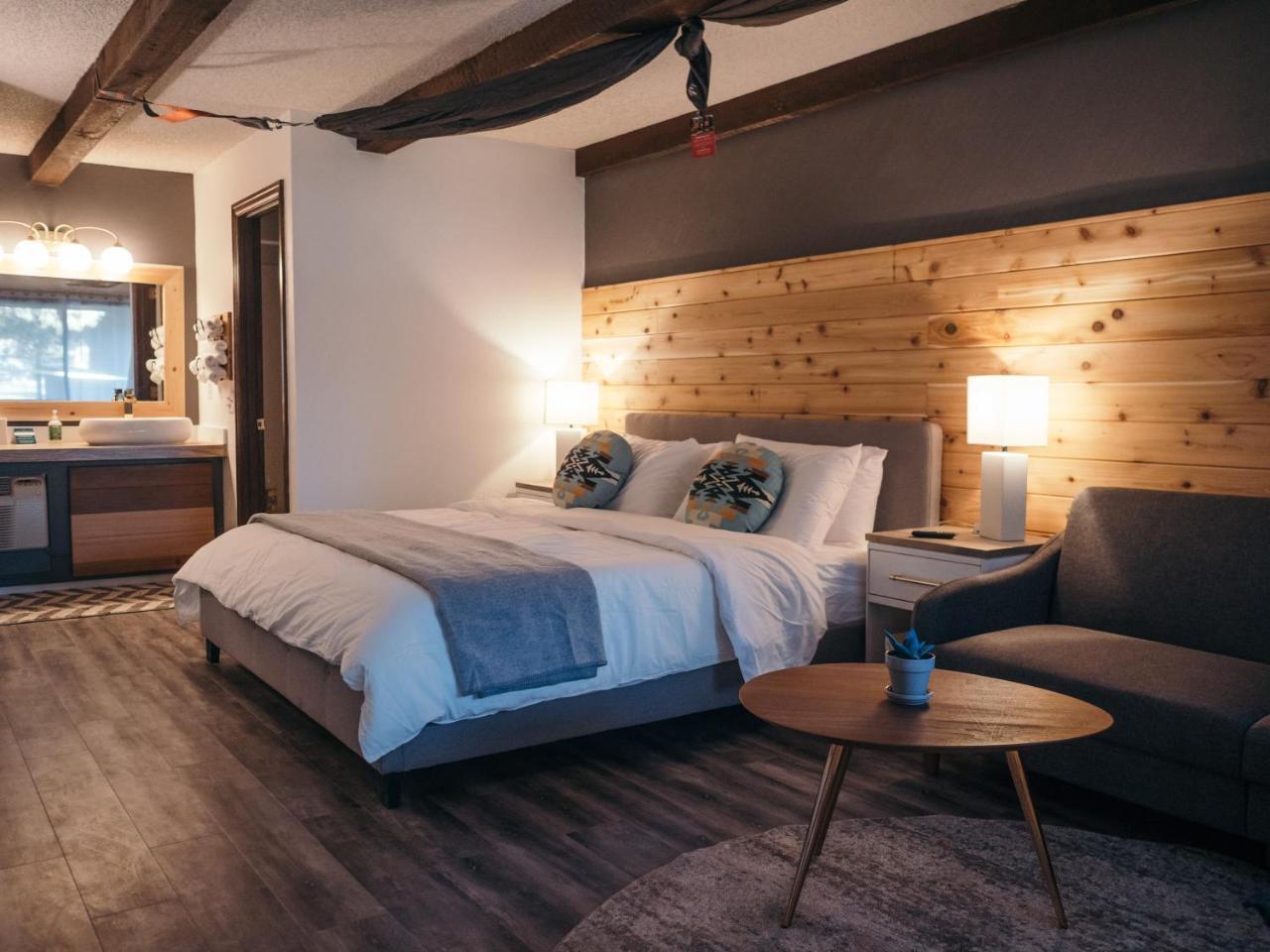 Loge Bend Hotel Екстериор снимка